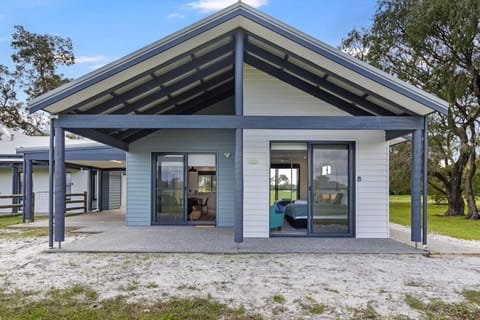 Farm View Cottage House in Busselton