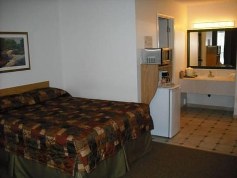 Green Gables Inn Hotel in Whitecourt