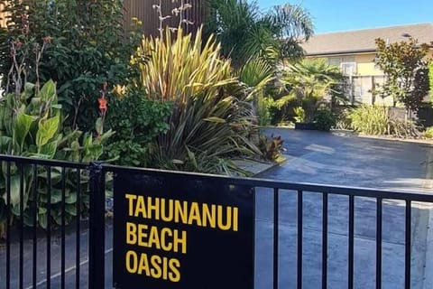 Tahuna Beach Oasis House in Nelson