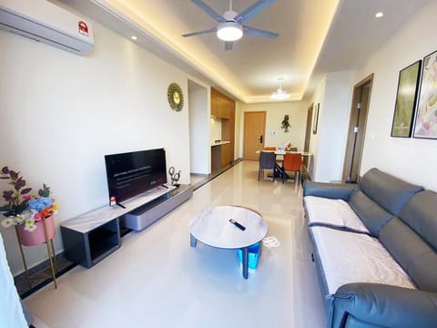 Communal lounge/ TV room, TV and multimedia, Living room, Seating area, air conditioner