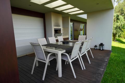 BBQ facilities, Garden, Dining area, Garden view