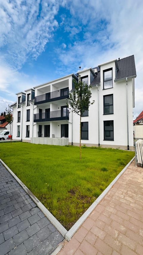 Property building, Natural landscape, Garden view