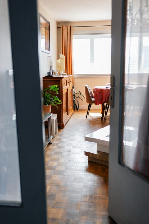 The Cosy Eiffel Apartment in Clichy