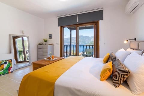 Toilet, Bed, Natural landscape, Bathroom, Balcony/Terrace, Bedroom, Mountain view, Sea view