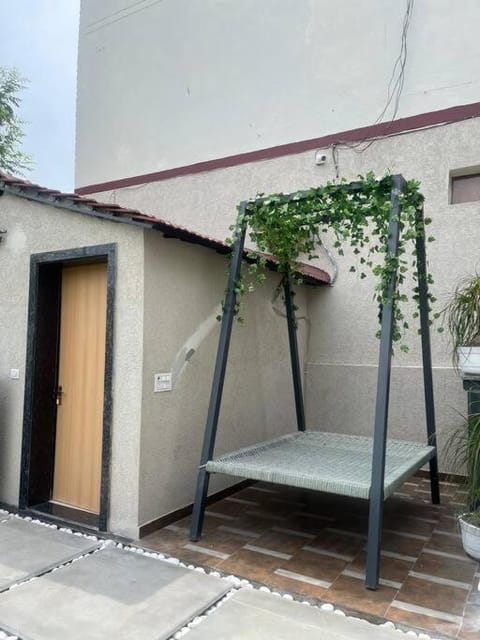 Saiba OutHouse- 4 Bed room- Pool- Theatre- PartyHall- Garden & Terrace sitting area House in Jaipur