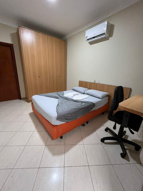 Bedroom, air conditioner