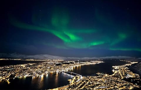 Nydelig hjem nært alt i Tromsø rett med Fjellheisen gratis parkering rett med huset Apartment in Tromso