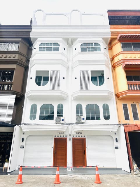 Property building, Facade/entrance, Day, Parking