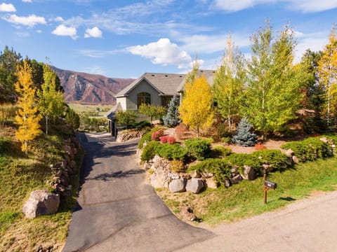 Natural landscape, Garden, Pets, Garden view, Mountain view, Quiet street view, pet friendly