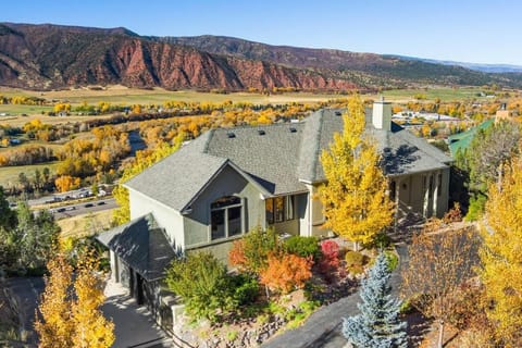 Patio, Neighbourhood, Natural landscape, Bird's eye view, Pets, Mountain view, pet friendly