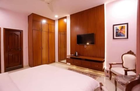 Elite Business Hotel Clifton Bed and Breakfast in Karachi