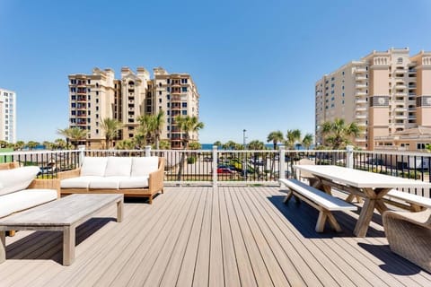 Balcony/Terrace, Seating area, City view, Sea view