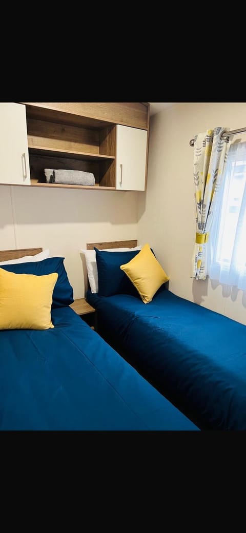 DJD's Place - Caravan Sleeps 6 Felixstowe Beach Apartment in Felixstowe