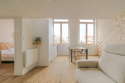 Moderne et authentique T2, proche Croix-Rousse Apartment in Caluire-et-Cuire