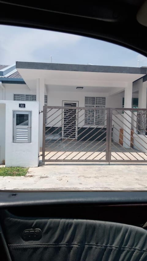 Homestay Kg Lombong Seksyen 29 Shah Alam Apartment in Subang Jaya