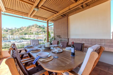 Balcony/Terrace, Dining area, Mountain view