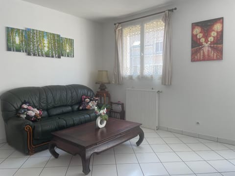 LOCATION QUE POUR FAMILLE - Appartement - Cergy - Paris - Tour Eiffel par RER Apartment in Cergy