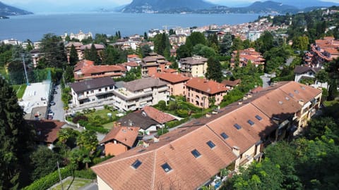 Property building, Nearby landmark, Day, Neighbourhood, Bird's eye view, Mountain view