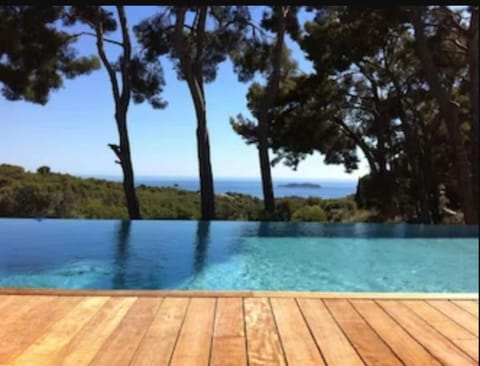 Ceyreste 6 bedrooms- Whatapp pour plus de détails 00-33-74-540-84-68 BDr , Piscine House in La Ciotat