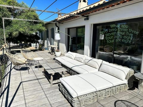 Ceyreste 6 bedrooms- Whatapp pour plus de détails 00-33-74-540-84-68 BDr , Piscine House in La Ciotat