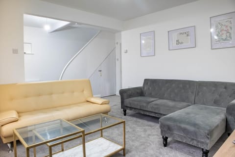 Southend Retreat KING SUITE Luxury stay with parking House in Southend-on-Sea