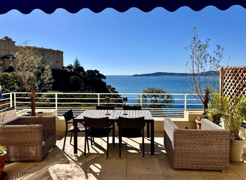 Natural landscape, View (from property/room), Balcony/Terrace, Seating area, Dining area, Sea view