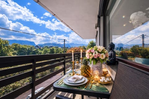 View (from property/room), Balcony/Terrace, Mountain view
