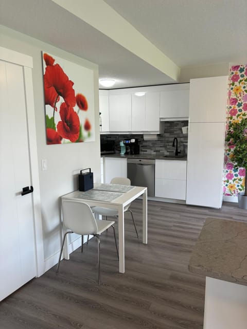 Dining area, kitchen