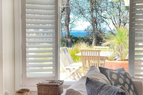 View (from property/room), Balcony/Terrace, Living room, Sea view