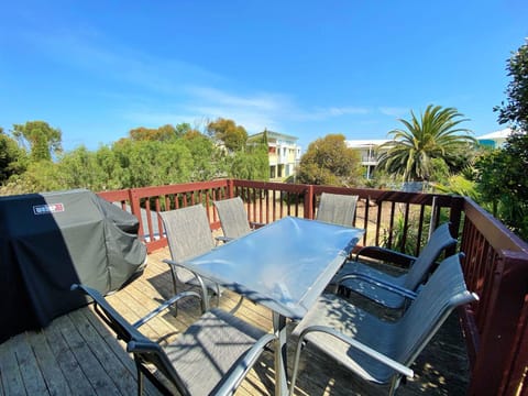 Bashams Beach House 7 Sun Crt Middleton - No Linen Included House in Middleton