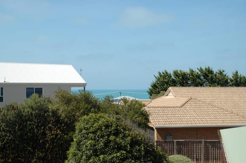 Bashams Beach House 7 Sun Crt Middleton - No Linen Included House in Middleton