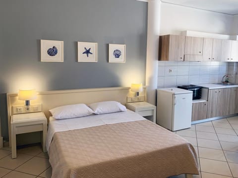 Kitchen or kitchenette, Bedroom