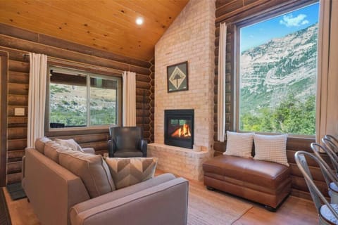 Natural landscape, TV and multimedia, Living room, Mountain view