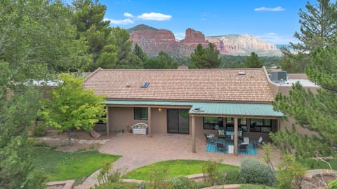 Sedona Castle Rock- Private Pool & RED ROCK VIEWS! House in Village of Oak Creek