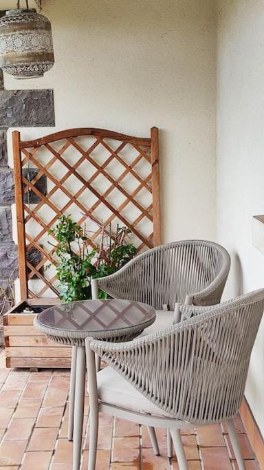 Studio neuf dans maison avec piscine partagée Apartment in Riom