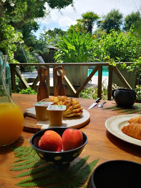 Garden, Food and drinks, Garden view, Pool view, Breakfast, Continental breakfast, Drinks