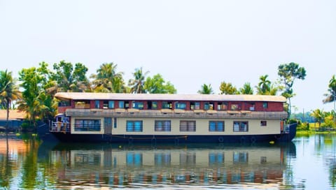 THE BOTEL Alleppey by EGH Docked boat in Alappuzha