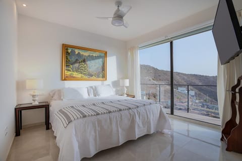 Bed, Natural landscape, Photo of the whole room, Bedroom, Mountain view