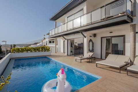 Property building, Patio, Day, View (from property/room), Balcony/Terrace, Pool view, Swimming pool, sunbed