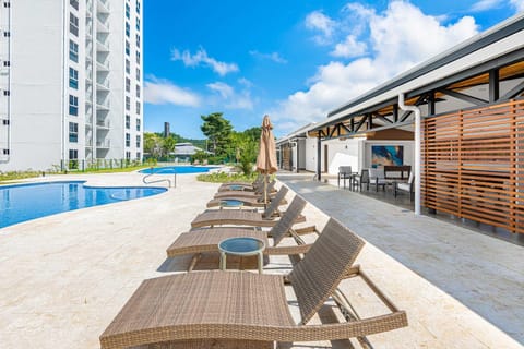 Pool view, Swimming pool, sunbed