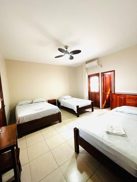 Hostal Luxuria Place Bed and Breakfast in Manabí Province