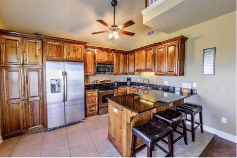 Kitchen or kitchenette, dishwasher, oven, pet friendly, stove