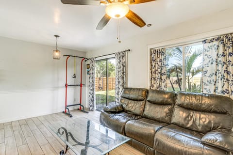 5 Mi to Beach Pet-Friendly Port Charlotte Home House in Port Charlotte