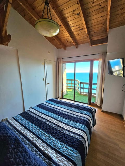 Bed, Photo of the whole room, Sea view