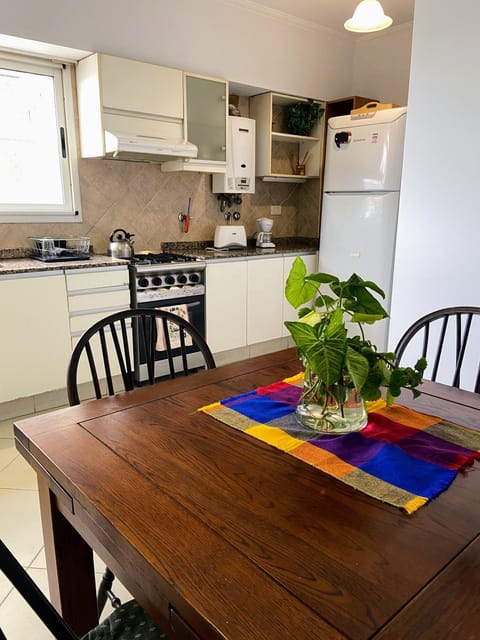 Kitchen or kitchenette, Dining area, oven