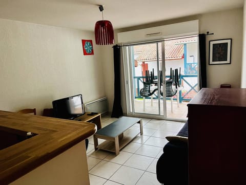 Appartement T2 avec piscine, proche thermes, terrasse, parking, petit animal OK, Cambo-les-Bains - FR-1-495-142 Apartment in French Basque Country