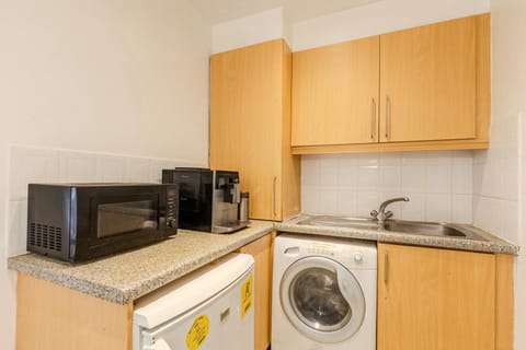 Kitchen or kitchenette, washing machine