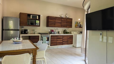 TV and multimedia, Kitchen or kitchenette, Dining area, oven