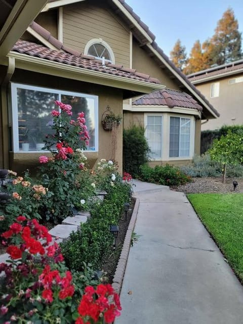 3 Bedrooms,Beautiful House with Hot Tub, Pool Oasis and Fire Pit House in Clovis