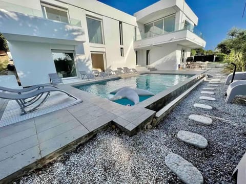 Villa 8p 4km Cannes centre et plages Villa in Mougins